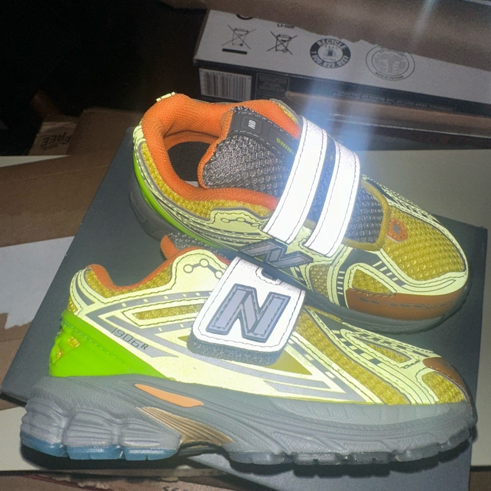 Action Bronson x New Balance 1906R SCORPIUS Baklava Sz 8.5Y (Infant) - Picture 5 of 10